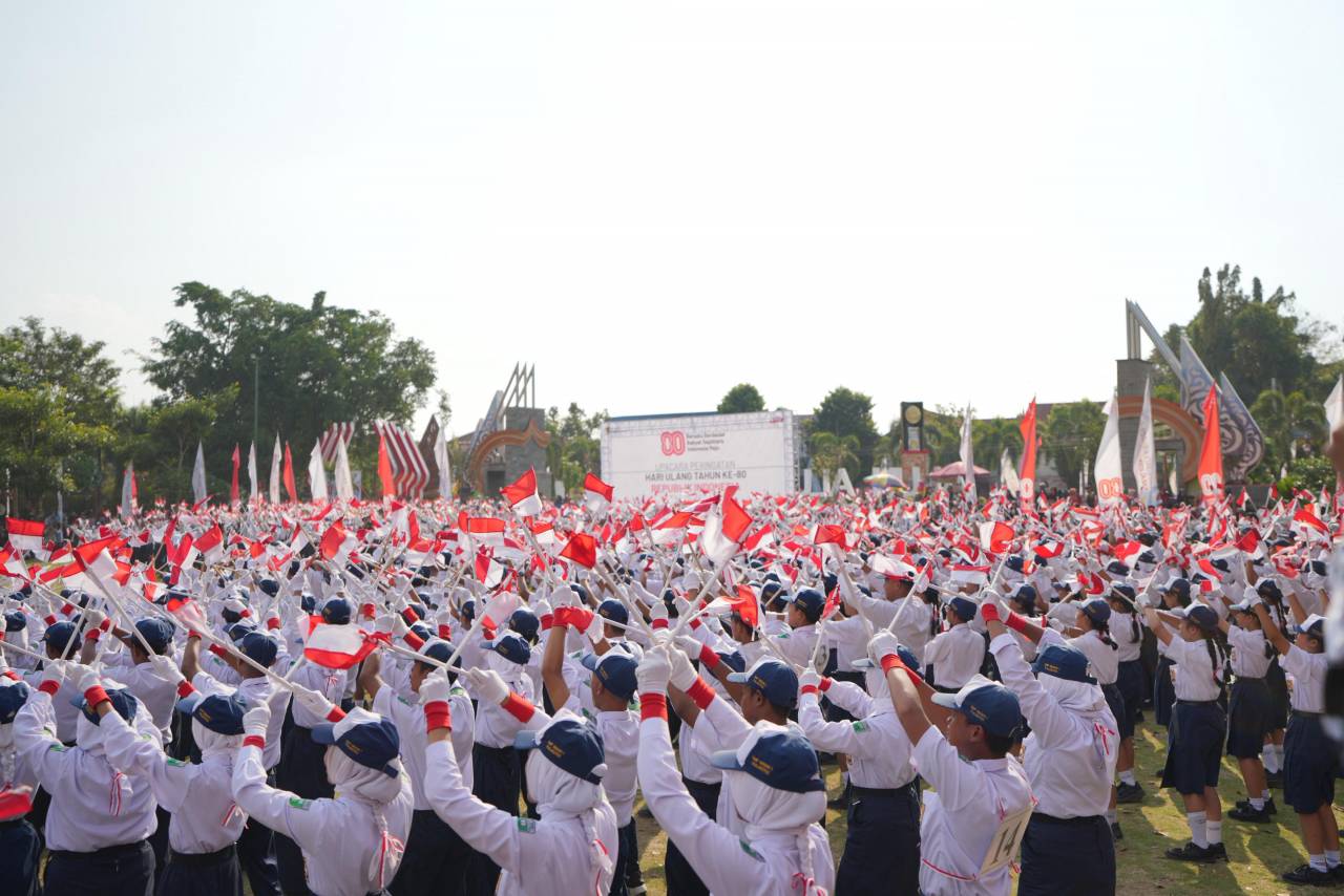 Ribuan Siswa Klaten Ikuti Aubade HUT ke-80 RI 