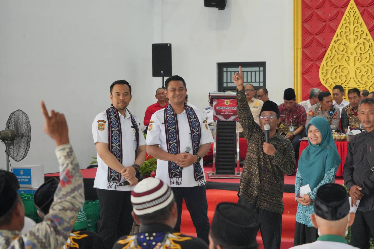 Warga Serbu Layanan Publik Di Sambung Rasa