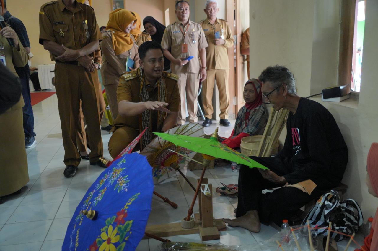 Lewat Medsos, Perajin Muda Desa Serenan Kenalkan Produk Mebel dan Ukir Khas Juwiring