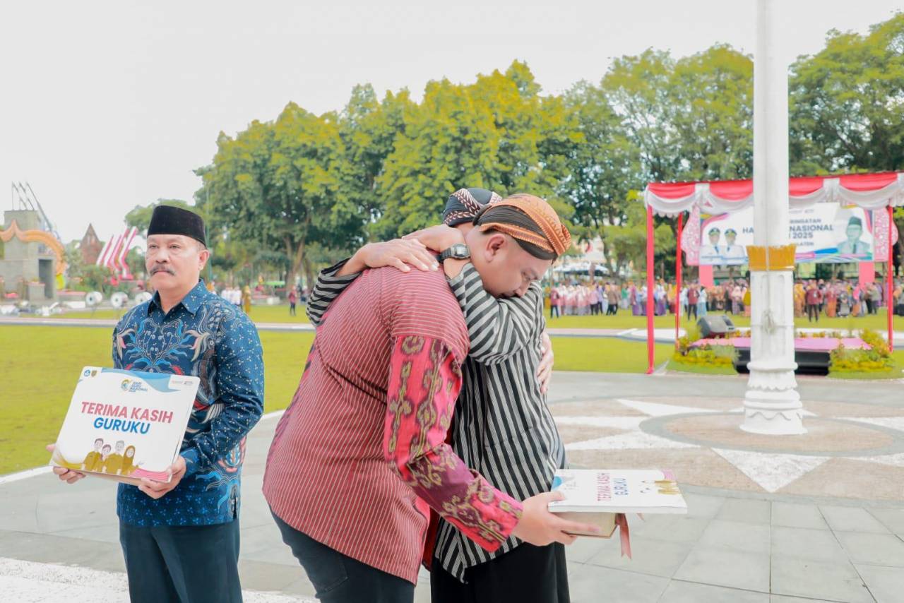 Penuh Haru, Pak Gimo Diundang oleh Muridnya yang Kini Menjadi Bupati Klaten