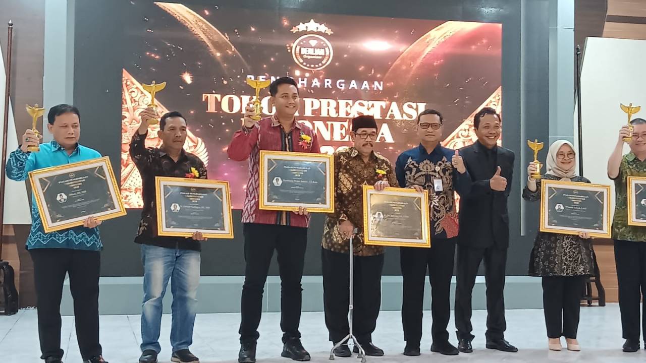 Mas Hamenang Raih Penghargaan Tokoh Berprestasi Indonesia 2026