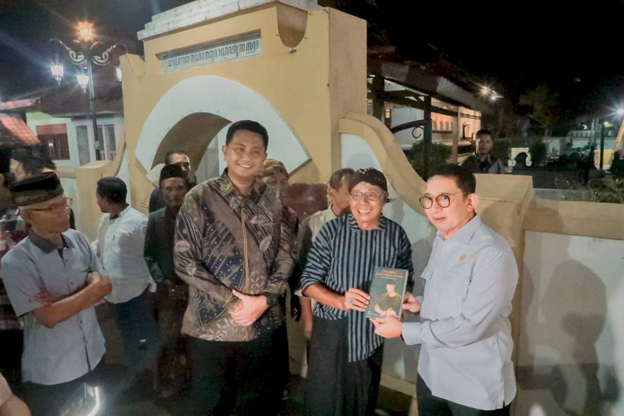 Lestarikan Situs Sejarah, Fadli Zon Resmikan Pemugaran Makam R. Ng. Ranggawarsita