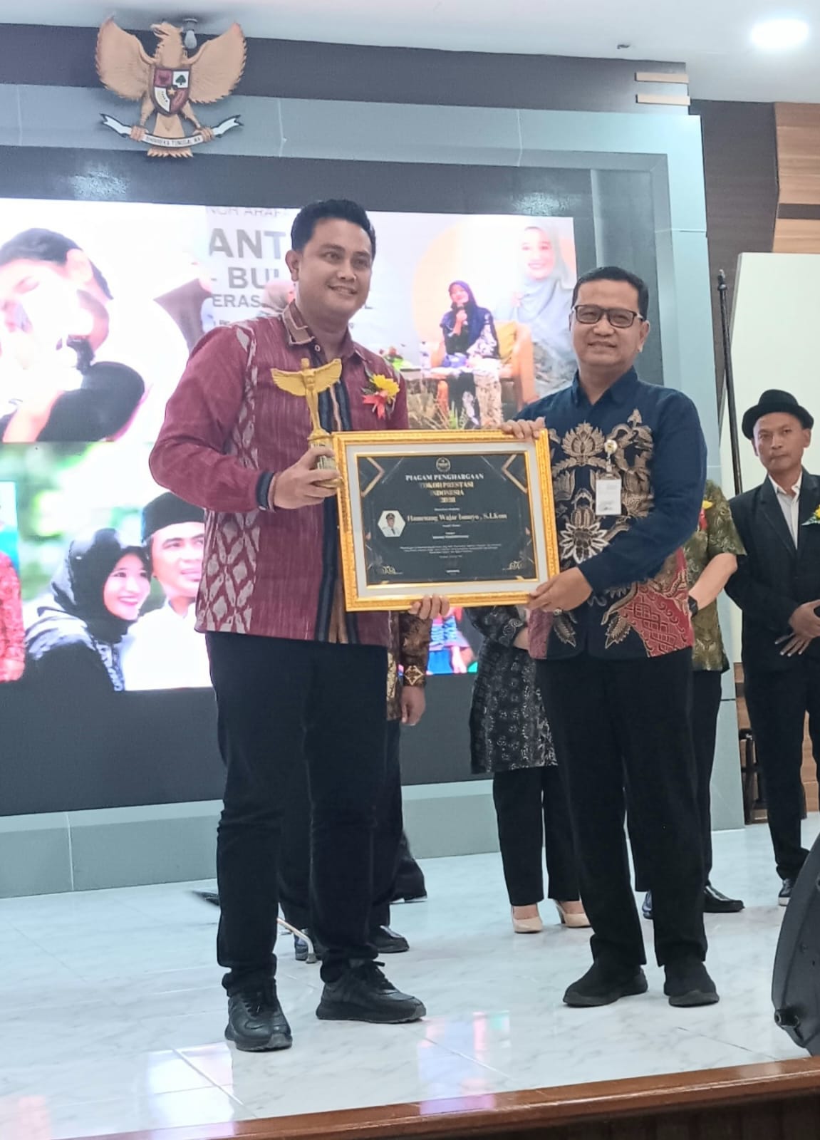 Mas Hamenang Raih Penghargaan Tokoh Berprestasi Indonesia 2026