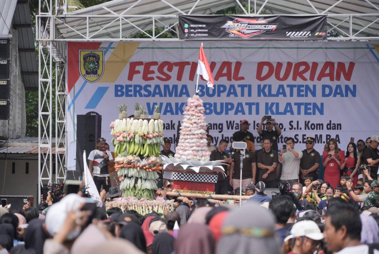 Tumpah Ruah Masyarakat Ikuti Festival Durian di Jatinom Klaten