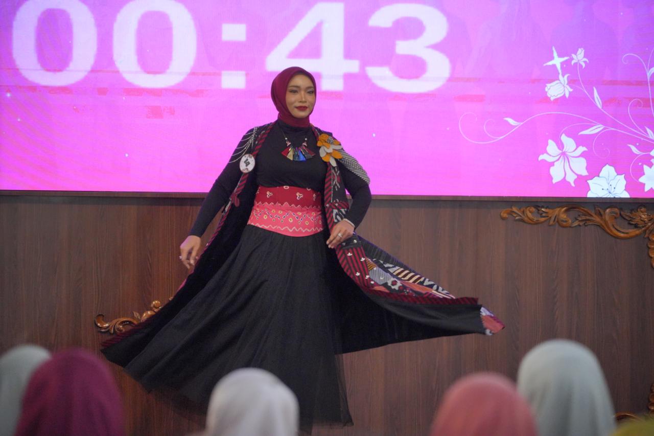 Manfaatkan Sisa Kain, Pemkab Klaten Gelar Fashion Show Perca Lurik di Hari Kartini
