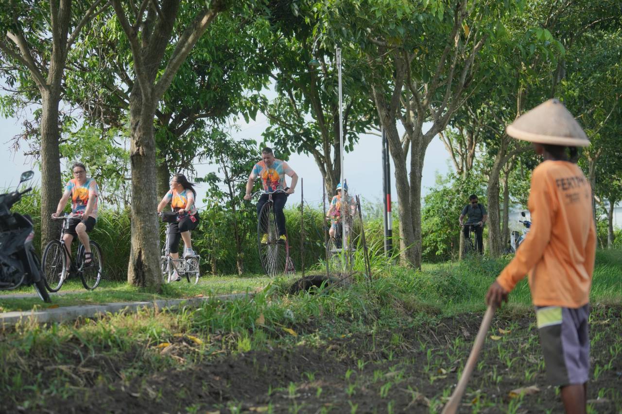 Kala Bule Keliling Desa Pakai Sepeda, Klaten Kampanyekan Budaya Bersepeda Komunal