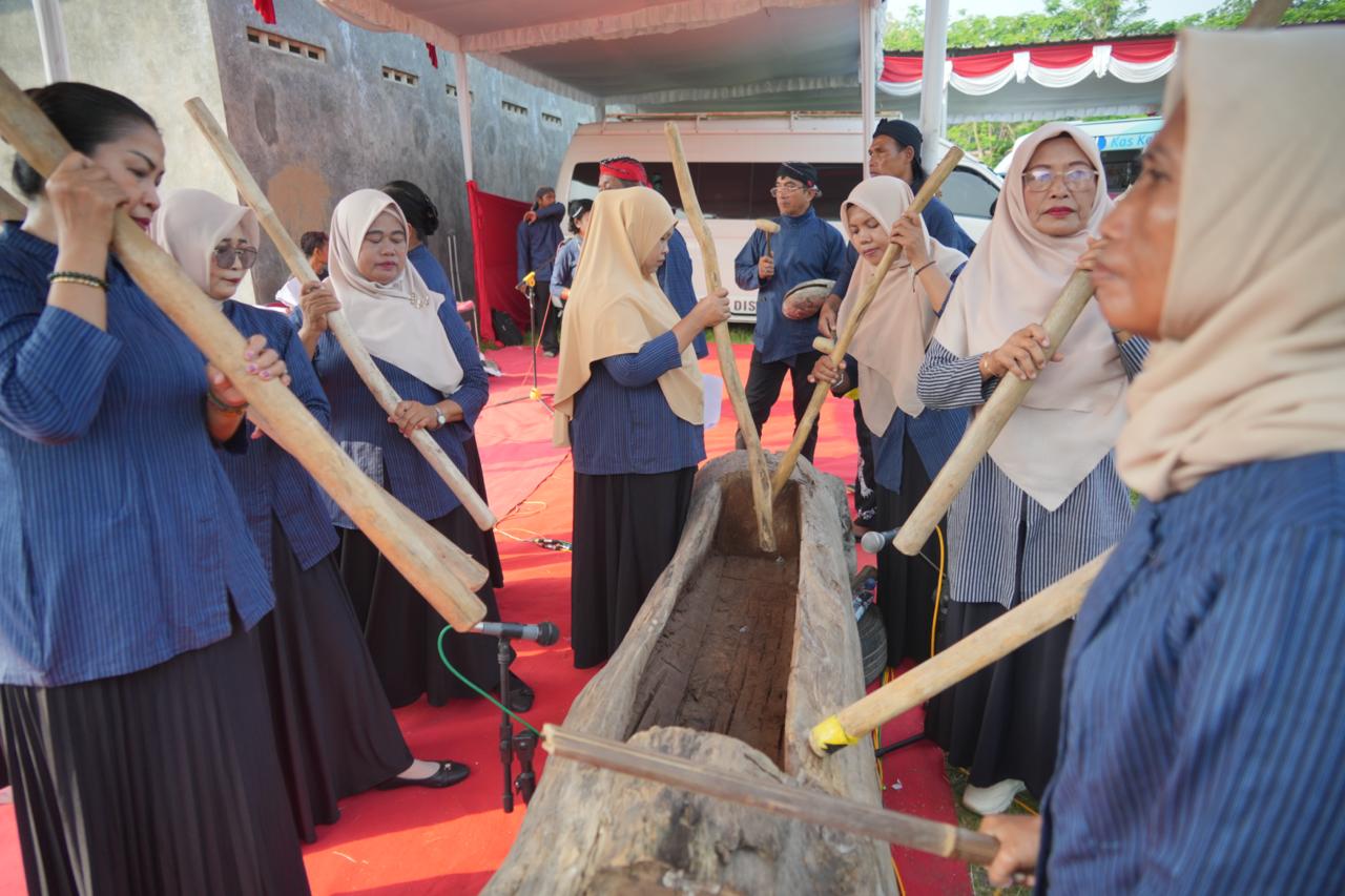 Seni Gejog Lesung Desa Randulanang, Manfaatkan Limbah Pohon Tumbang