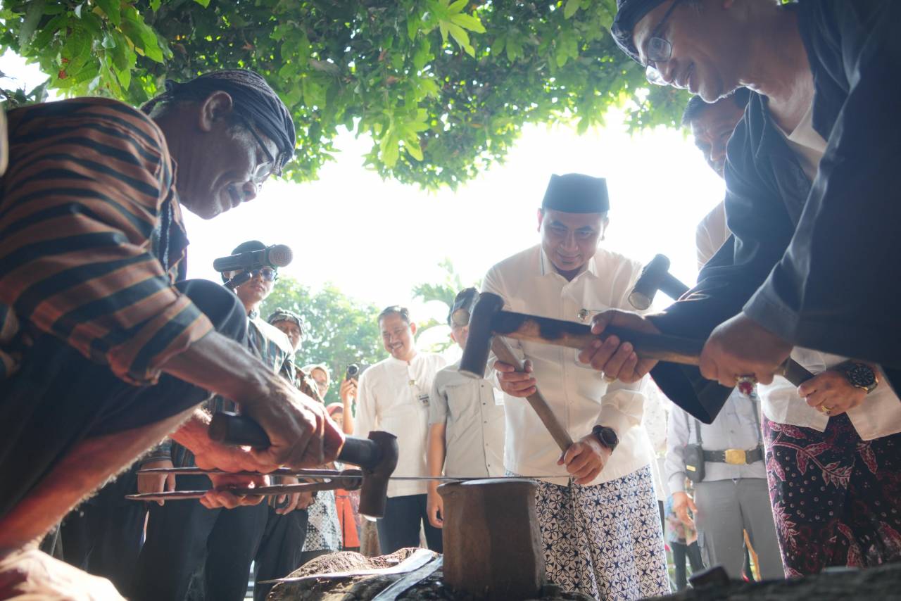 Dibuka Wagub Jateng, Ratusan Pincuk Opor Bebek Desa Kranggan Diserbu Warga