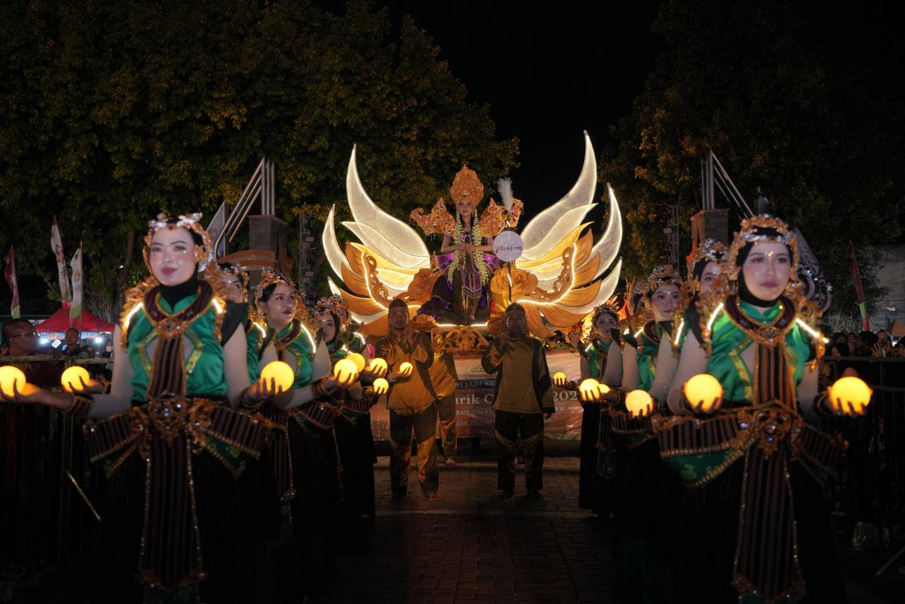 Fantastis! Klaten Lurik Night Carnival Tampilkan Ragam Olah Karya Kain Lurik