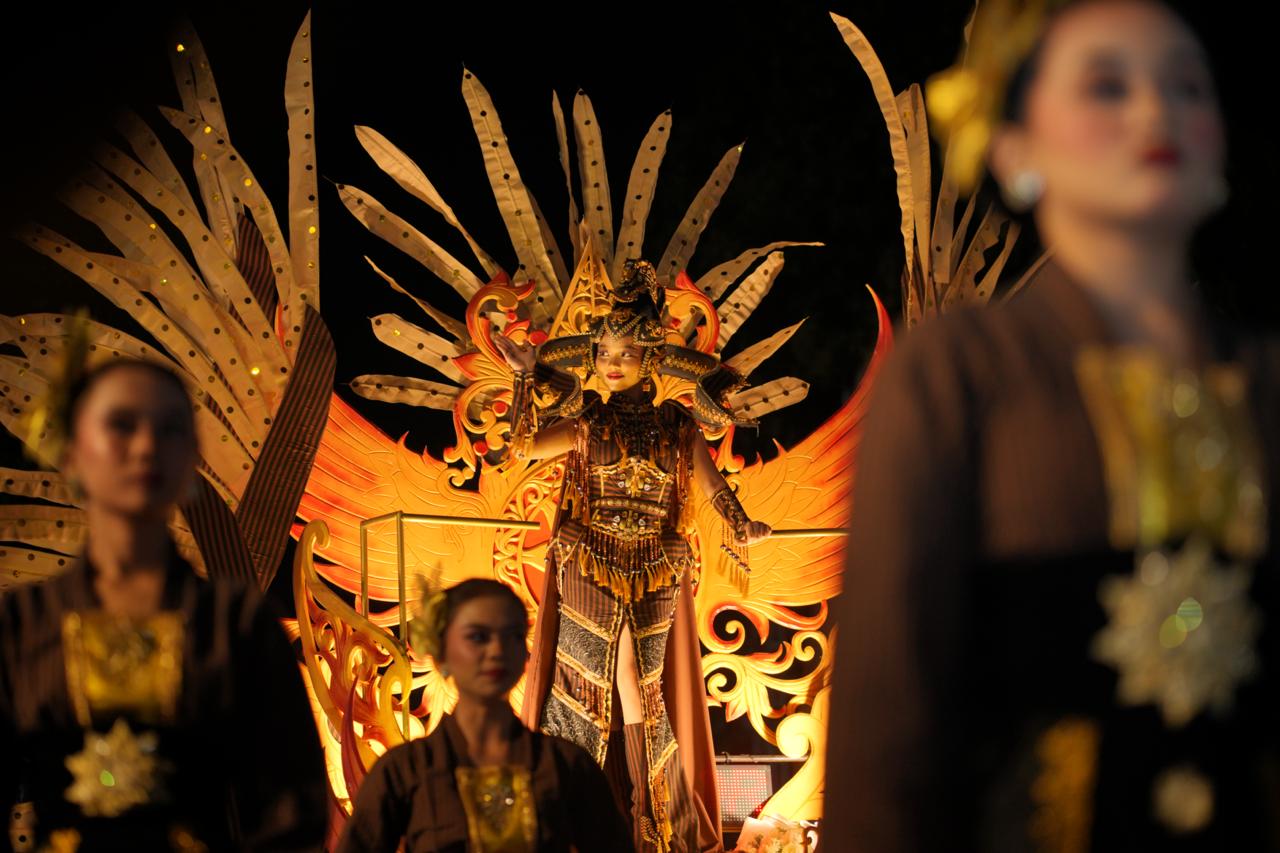 Fantastis! Klaten Lurik Night Carnival Tampilkan Ragam Olah Karya Kain Lurik