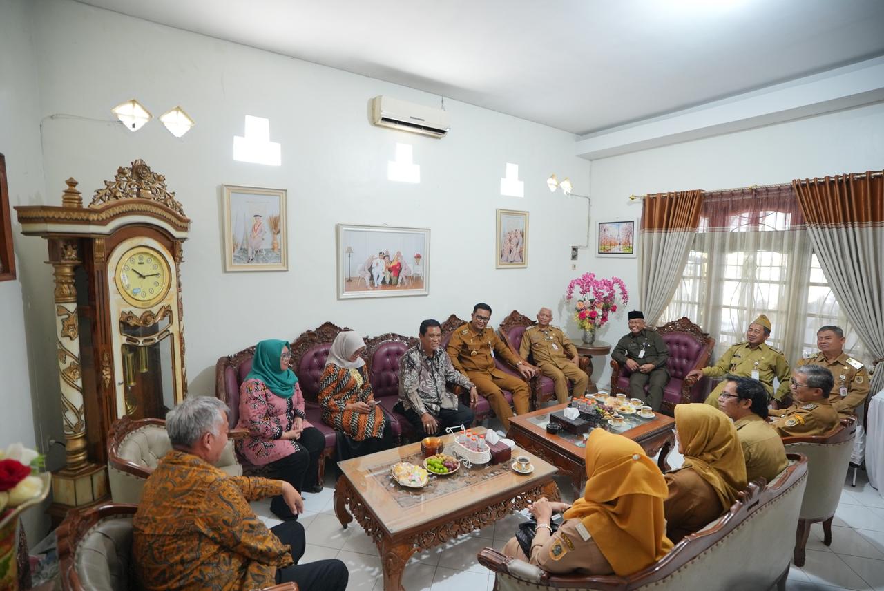 Anjangsana Hari Ke-2, Mas Bupati Kunjungi Sri Hartini dan Yoga Hardaya
