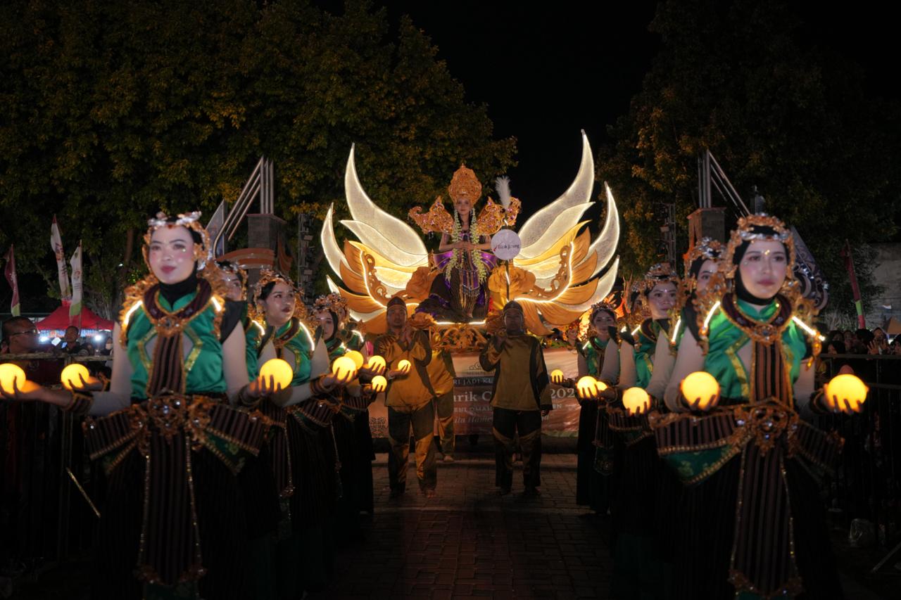 Fantastis! Klaten Lurik Night Carnival Tampilkan Ragam Olah Karya Kain Lurik