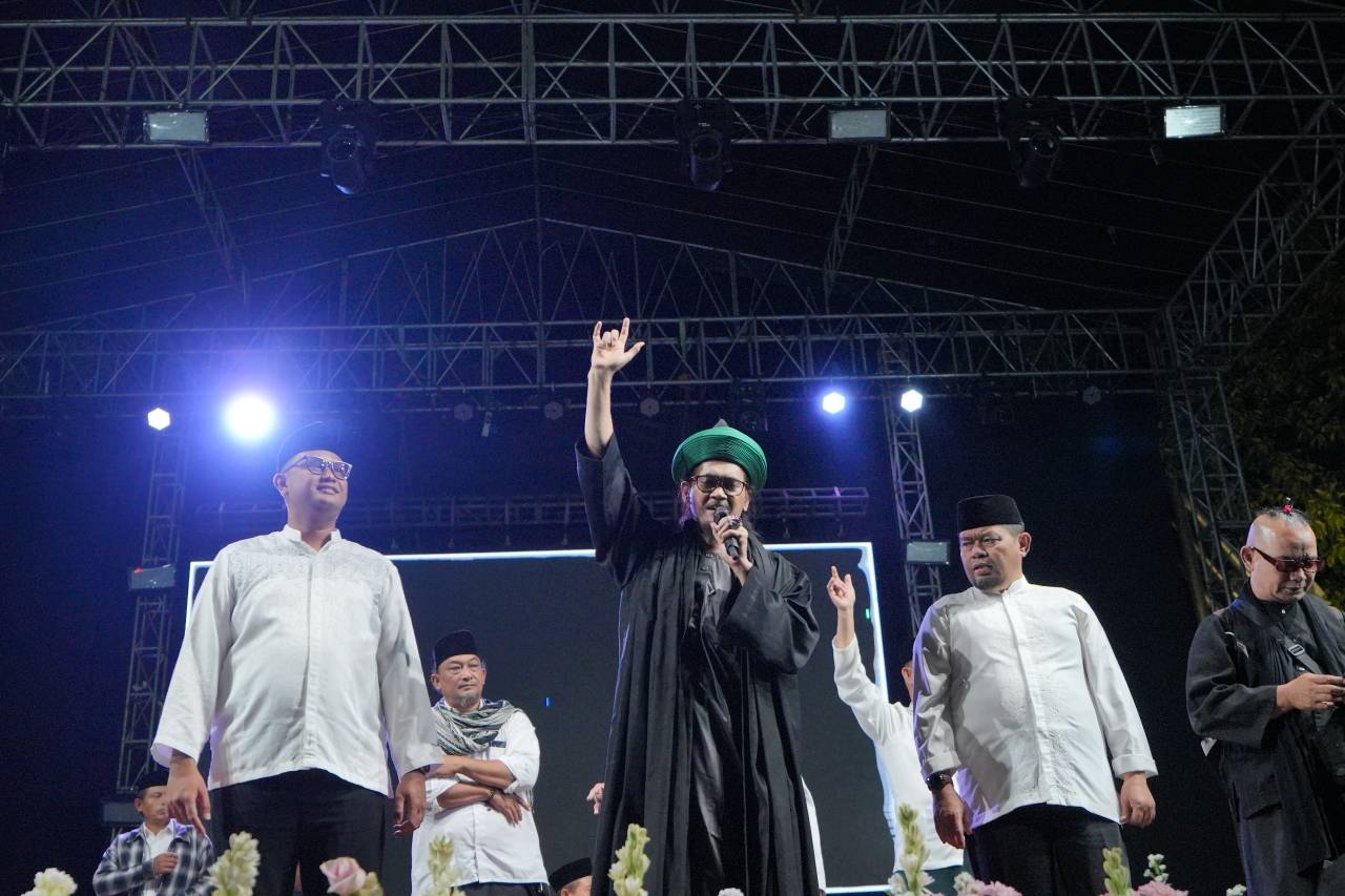 Ribuan Warga Klaten Berdzikir dan Bersholawat Bersama Gus Ali Gondrong