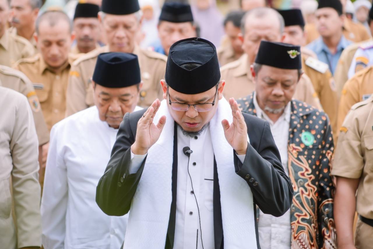 Ikhtiar Memohon Hujan, Ratusan Jemaah Gelar Salat Istisqa di Halaman Pemkab Klaten
